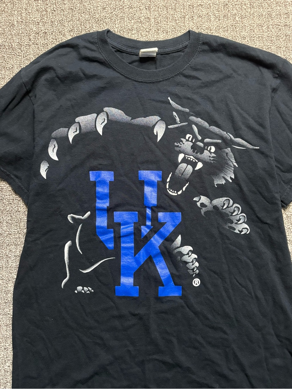 Y2K 2000s style University of Kentucky Graphic Tee | $20 - Picture 3 of 5
